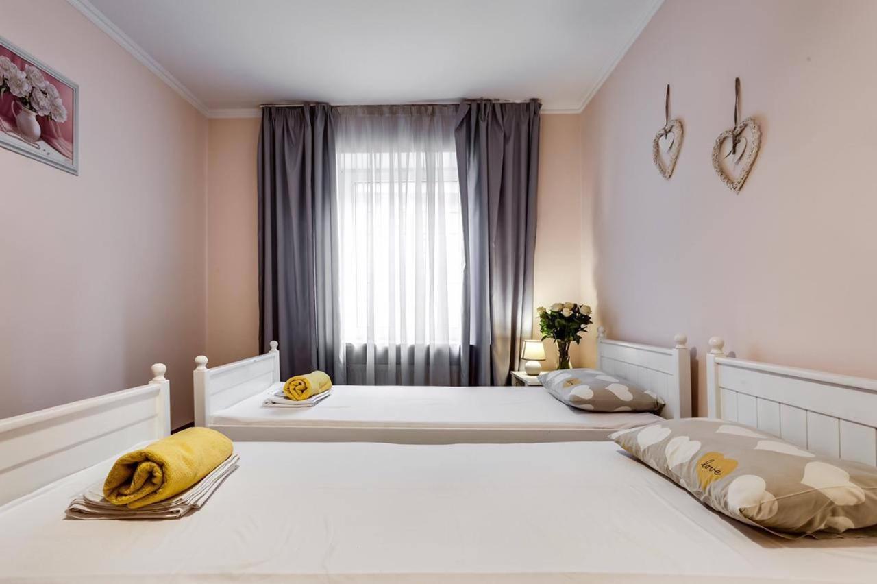 Apartamenty On Knyazya Romana Λβιβ Εξωτερικό φωτογραφία