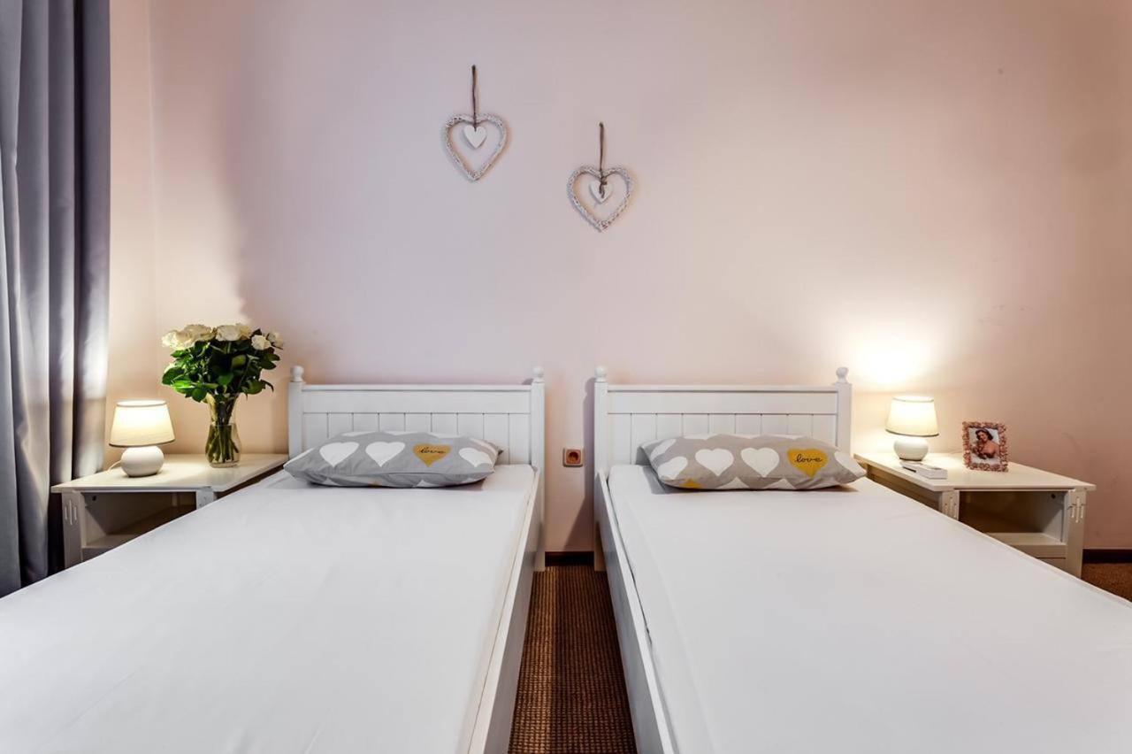 Apartamenty On Knyazya Romana Λβιβ Εξωτερικό φωτογραφία
