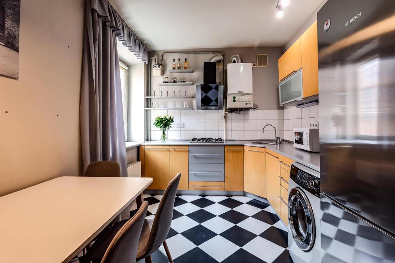 Apartamenty On Knyazya Romana Λβιβ Εξωτερικό φωτογραφία