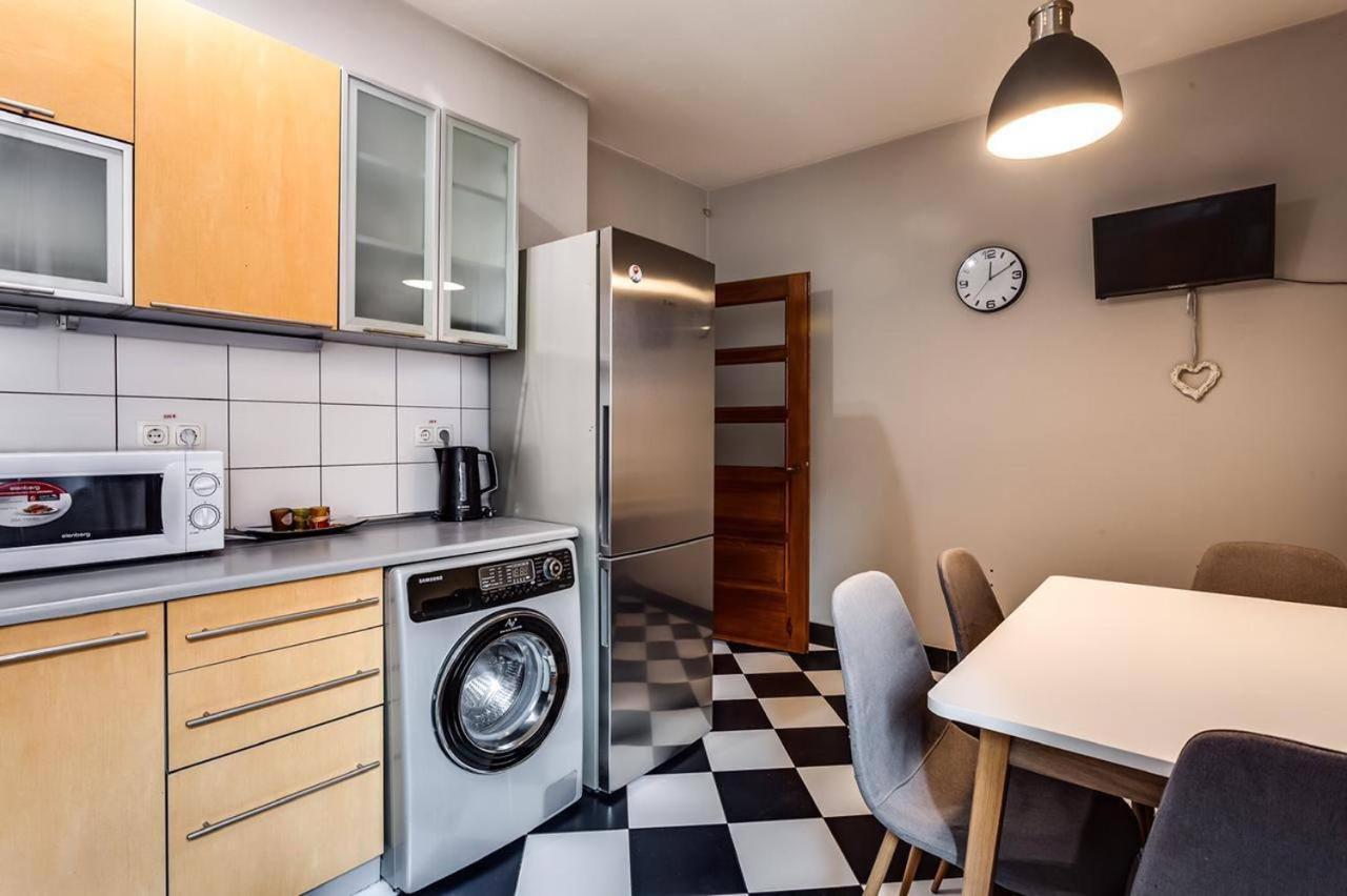 Apartamenty On Knyazya Romana Λβιβ Εξωτερικό φωτογραφία