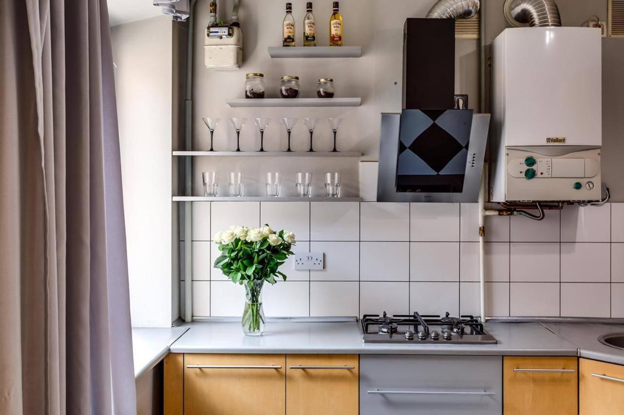 Apartamenty On Knyazya Romana Λβιβ Εξωτερικό φωτογραφία