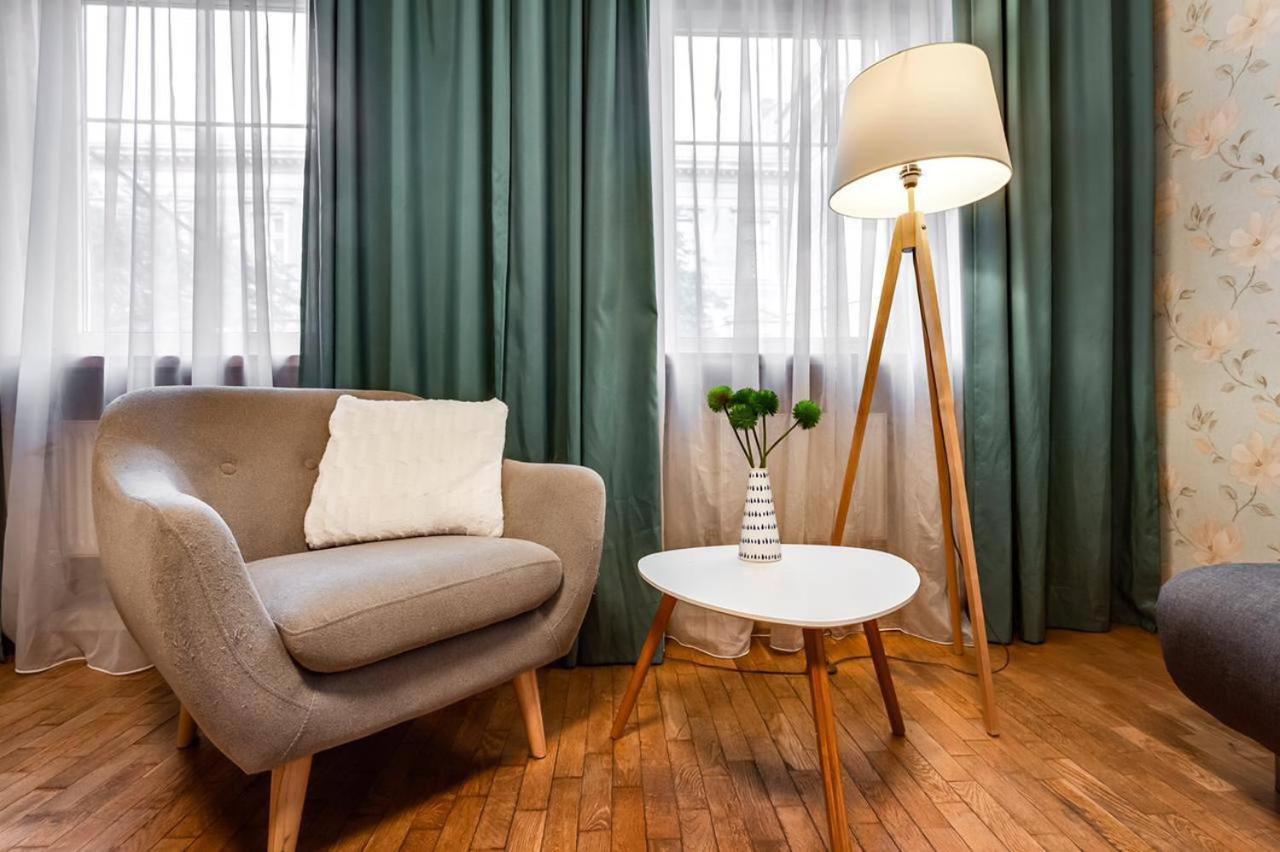 Apartamenty On Knyazya Romana Λβιβ Εξωτερικό φωτογραφία