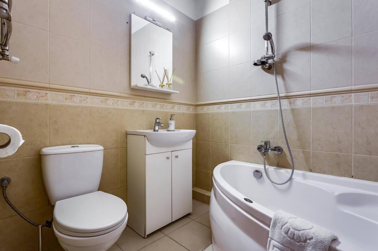 Apartamenty On Knyazya Romana Λβιβ Εξωτερικό φωτογραφία