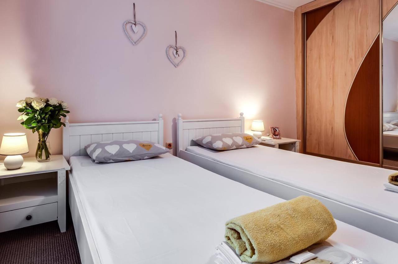 Apartamenty On Knyazya Romana Λβιβ Εξωτερικό φωτογραφία