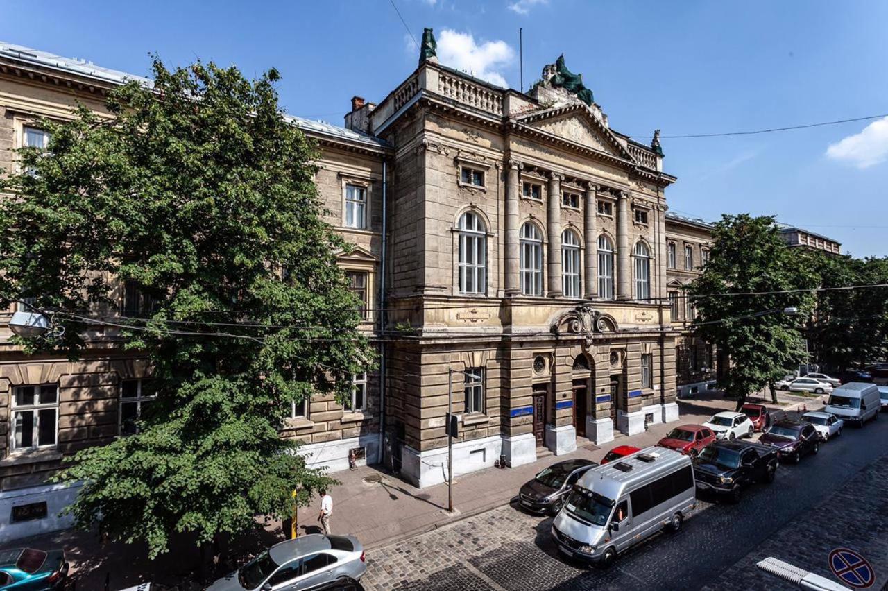 Apartamenty On Knyazya Romana Λβιβ Εξωτερικό φωτογραφία
