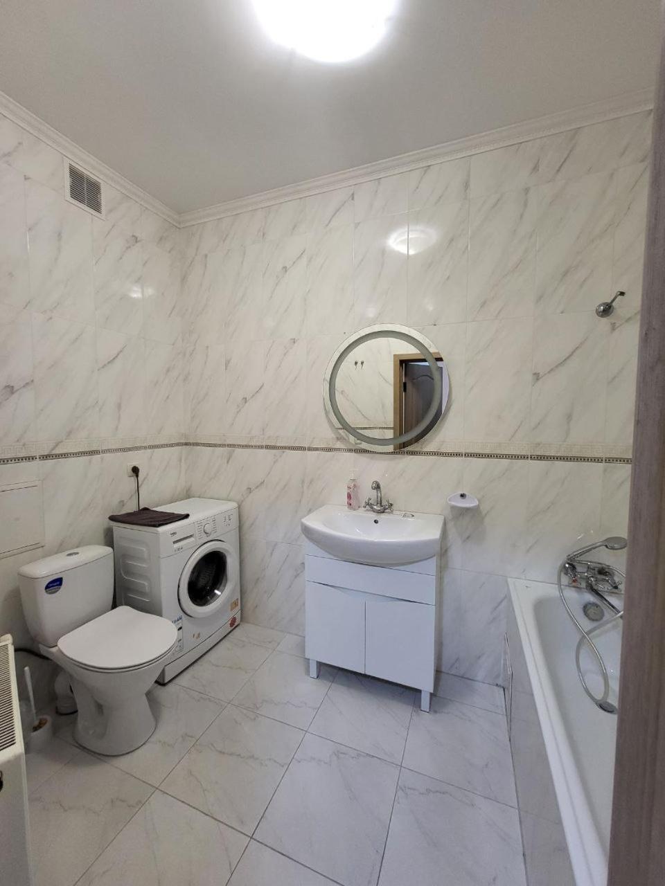 Apartamenty On Knyazya Romana Λβιβ Εξωτερικό φωτογραφία