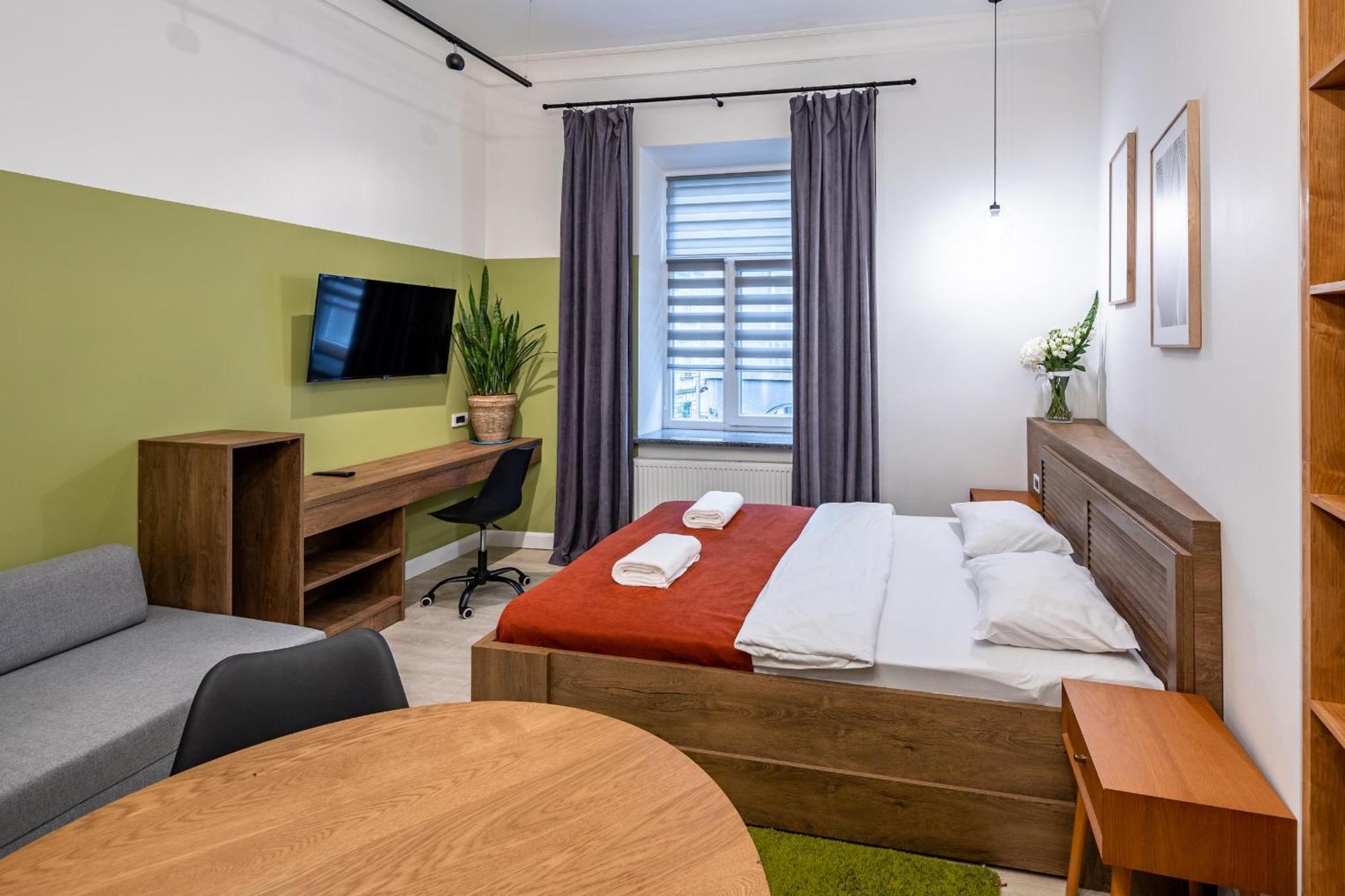 Apartamenty On Knyazya Romana Λβιβ Εξωτερικό φωτογραφία