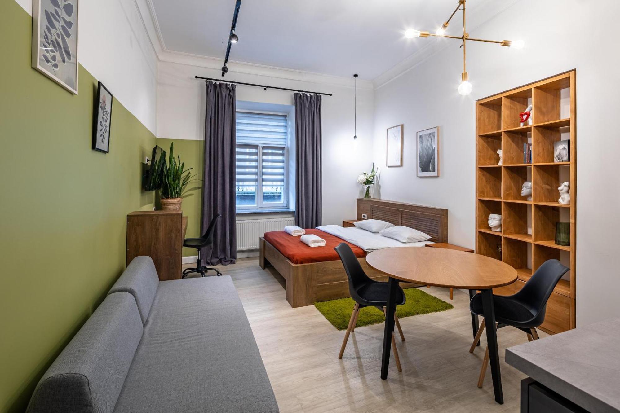 Apartamenty On Knyazya Romana Λβιβ Εξωτερικό φωτογραφία