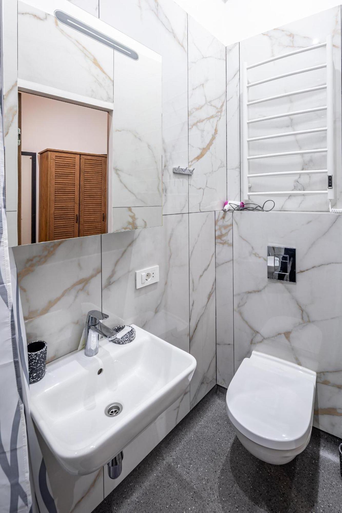 Apartamenty On Knyazya Romana Λβιβ Εξωτερικό φωτογραφία