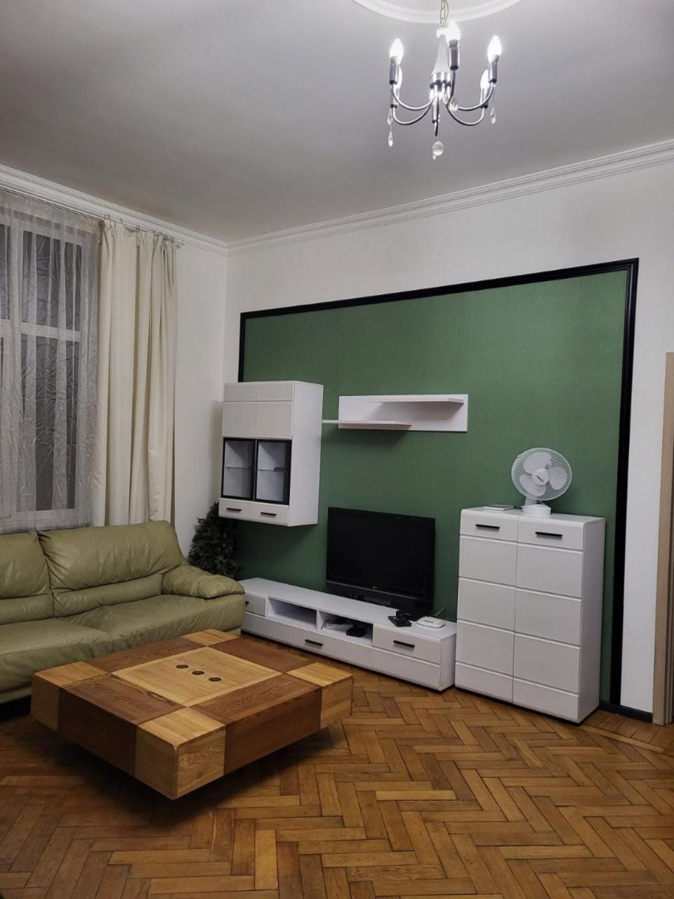 Apartamenty On Knyazya Romana Λβιβ Εξωτερικό φωτογραφία