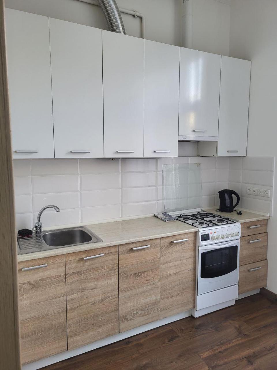 Apartamenty On Knyazya Romana Λβιβ Εξωτερικό φωτογραφία
