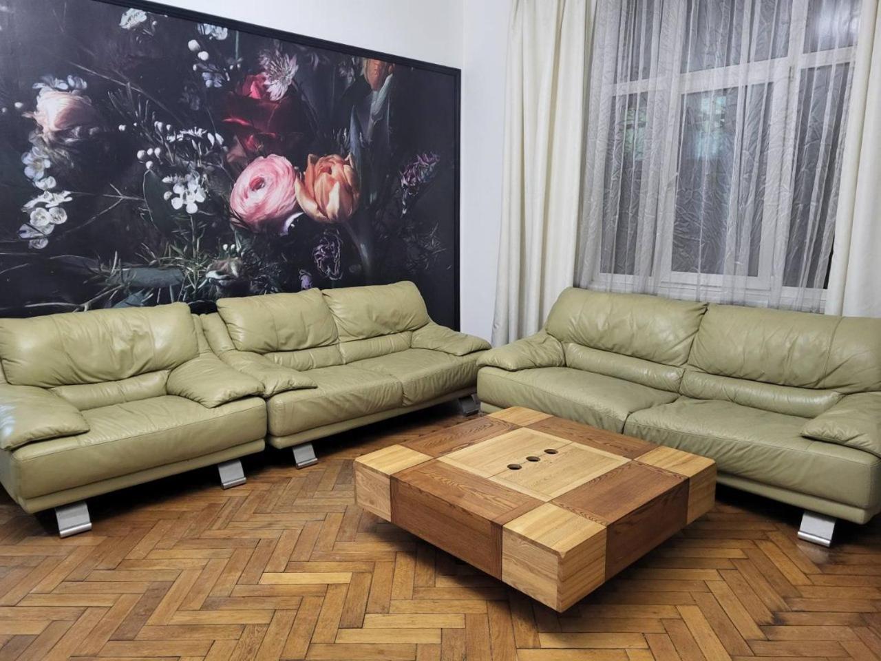 Apartamenty On Knyazya Romana Λβιβ Εξωτερικό φωτογραφία