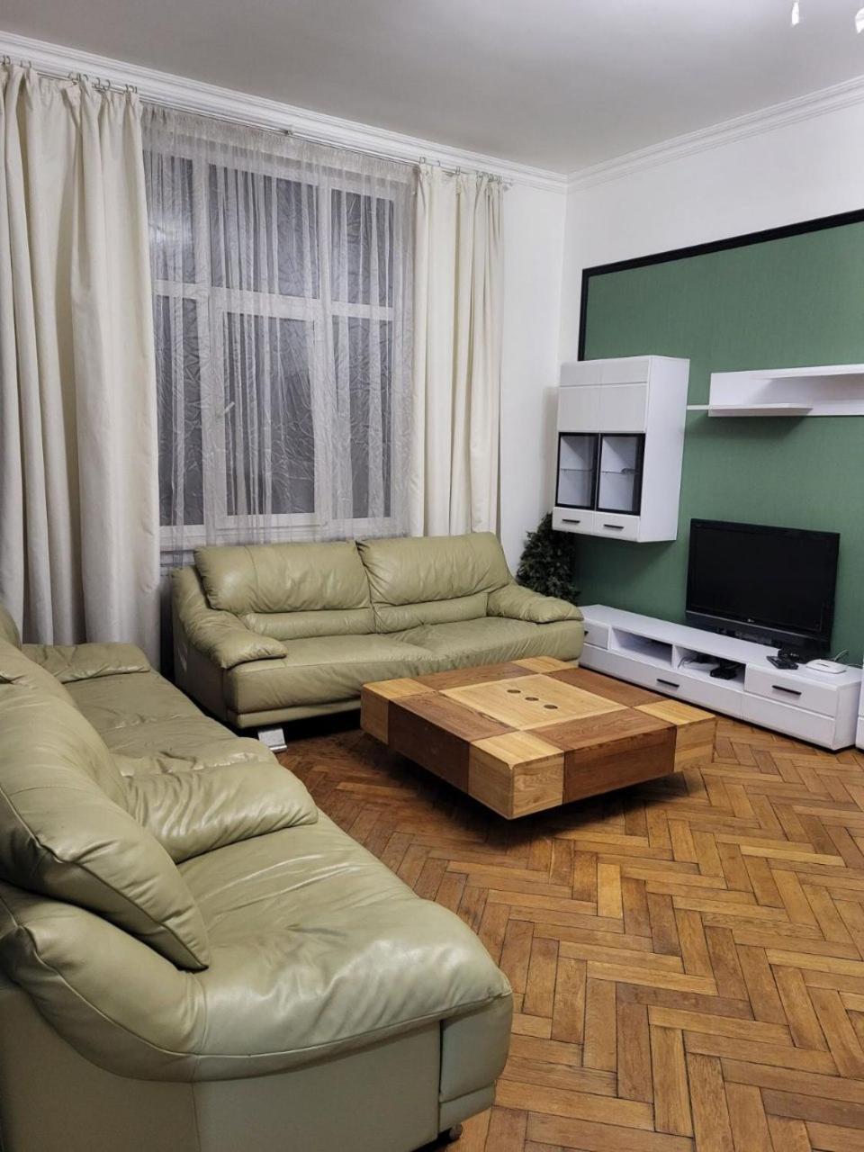 Apartamenty On Knyazya Romana Λβιβ Εξωτερικό φωτογραφία