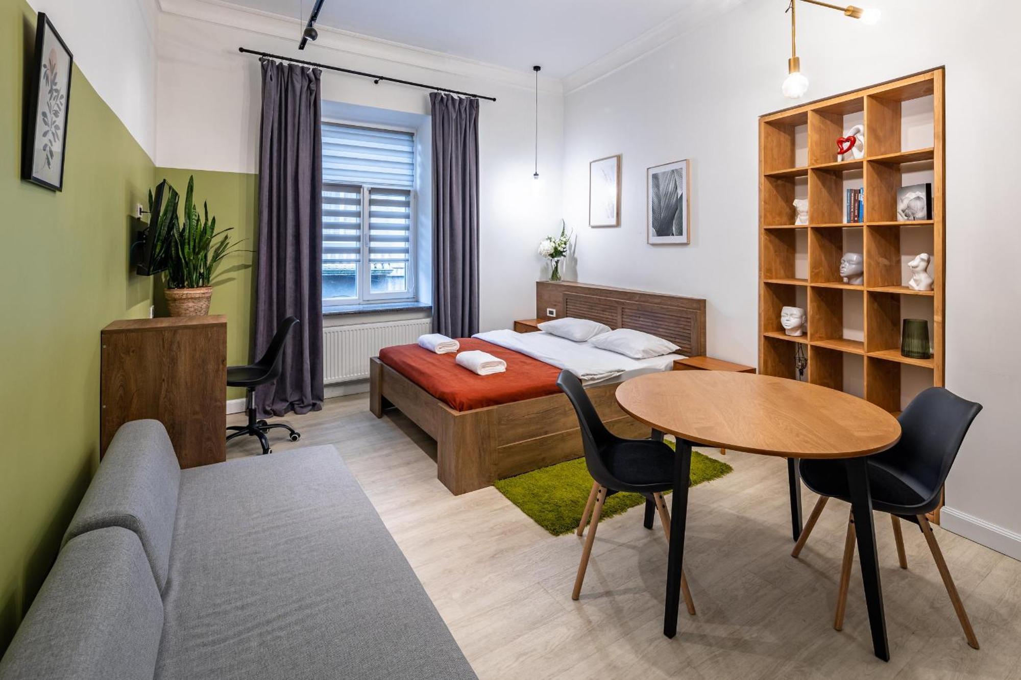 Apartamenty On Knyazya Romana Λβιβ Εξωτερικό φωτογραφία