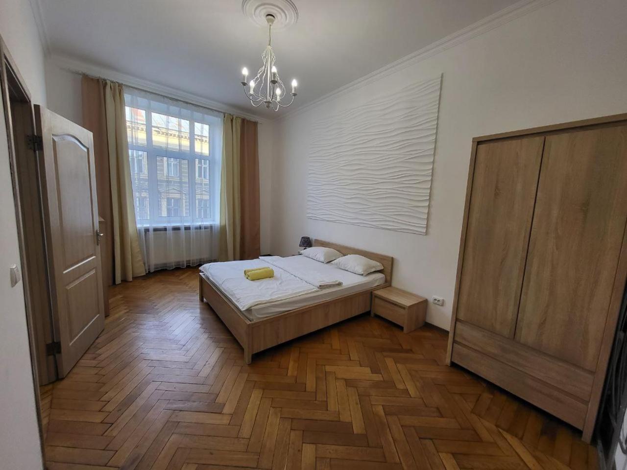 Apartamenty On Knyazya Romana Λβιβ Εξωτερικό φωτογραφία
